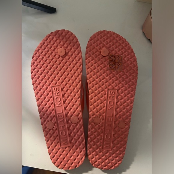 MK flip flops - Picture 2 of 2